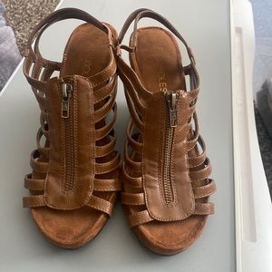 Brown zip wedges